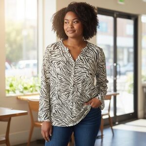 Cynthia  Rowley 100% Linen Black & White Zebra Button-Down Blouse